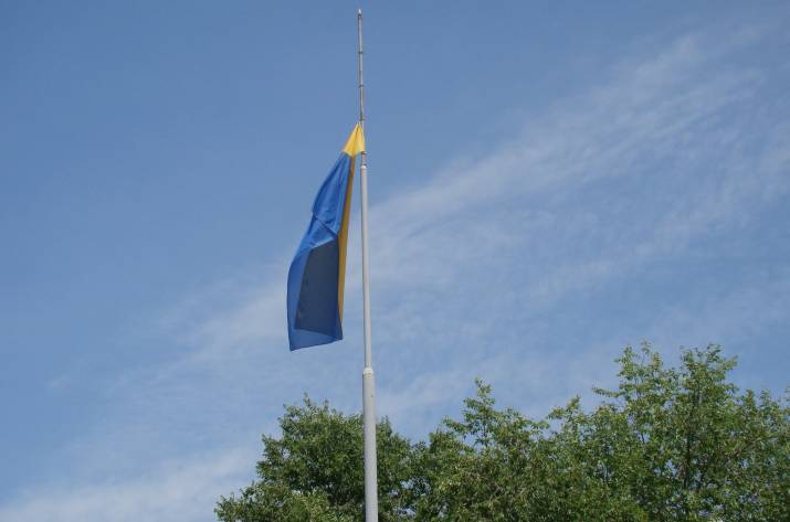 Рубежанская власть игнорирует сорвавшийся флаг Украины