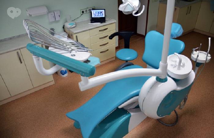 Стоматолог