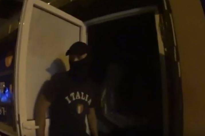 Национальный корпус разгромил зал игровых автоматов в Мариуполе