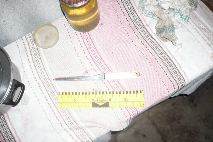 порезал сына 