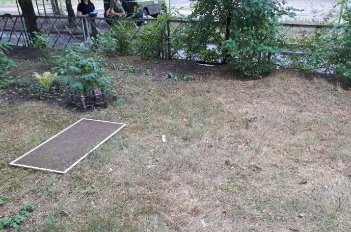 Ребенок выпал из окна