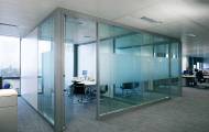 Офисные двери из стекла
