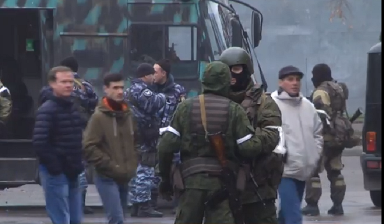 Центр Луганска. бронетехника и террористы