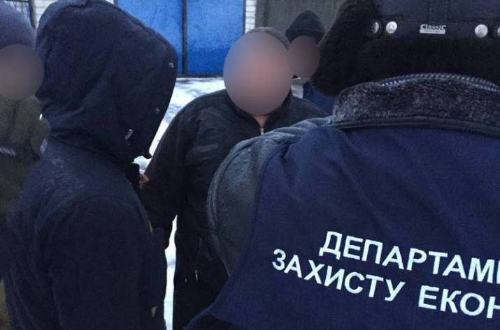 На Луганщині затримали держслужбовця, який за хабар видавав військові квитки