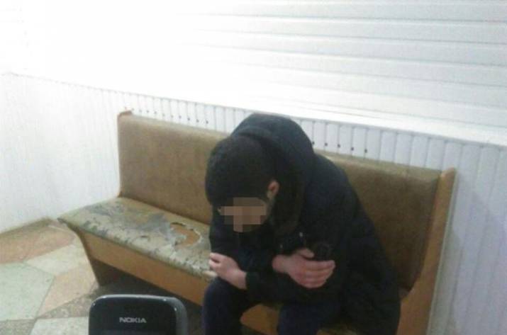 В Северодонецке задержали мужчину, который разгуливал по городу с