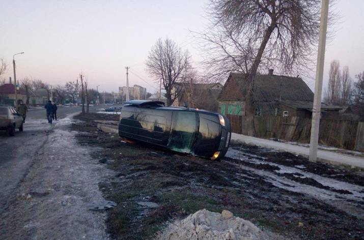 На Луганщине перевернулся автомобиль, есть пострадавшие