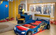 детская комната и кровать в виде машинки