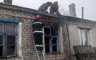 В Лисичанске пожарные во время тушения пожара спасли двух человек