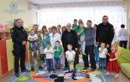 Детей Луганщины, лишенных родительской опеки, с подарками посетила делегация МВД