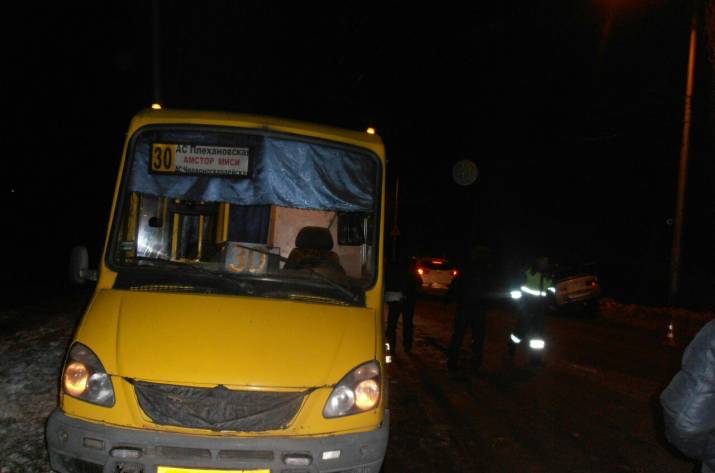 В Макеевке произошло ДТП с участием двух автобусов и двух легковых авто (фото)