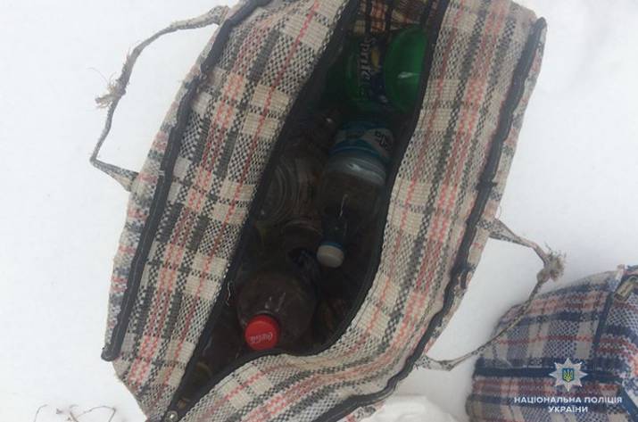 Северодонецкие участковые офицеры уничтожили 20 литров самогона