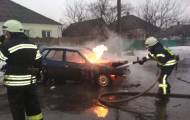 В Рубежном горел легковой автомобиль