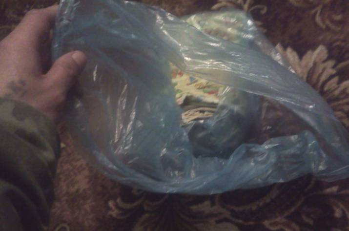 Полиция обращается за помощью в розыске матери, которая оставила своего новорожденного ребенка возле автостанции в пгт Троицкое.