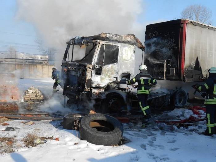 Вчера, 26 марта, в Службу спасения поступило сообщение о том, что в Северодонецке загорелся грузовой автомобиль.