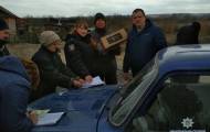 Полицейские Луганщины передали жителям населенных пунктов вдоль линии разграничения гуманитарную помощь от украинцев, проживающих в Америке
