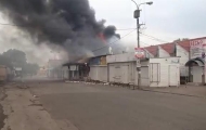 горит центральный рынок в Луганске