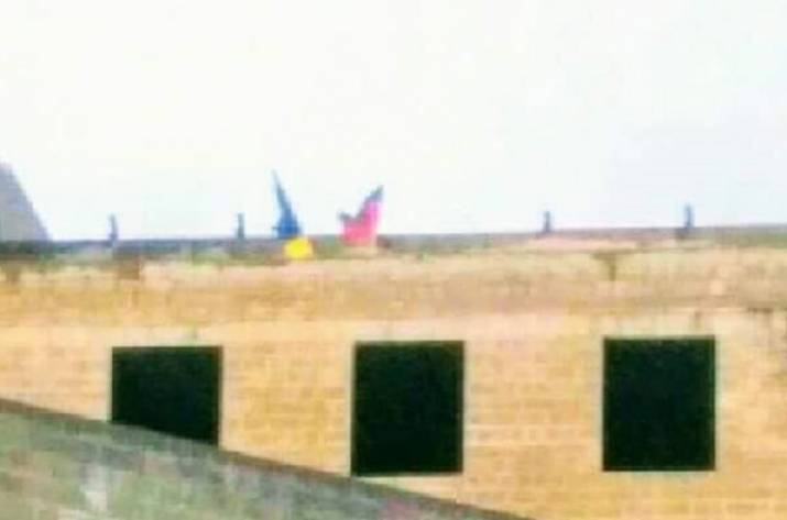 В центре Донецка вывесили государственный флаг Украины и флаг УПА (фото)