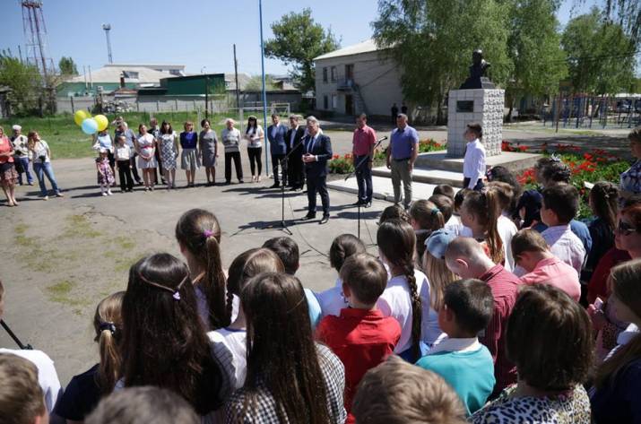 В Меловом, на границе с РФ, сегодня открыли памятник Т. Шевченко