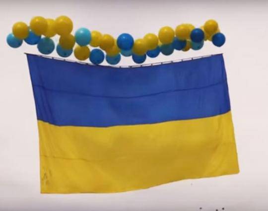 Вчера, 9 мая, со Светлодарска в небо запустили 10-метровый флаг Украины на оккупированную Горловку.