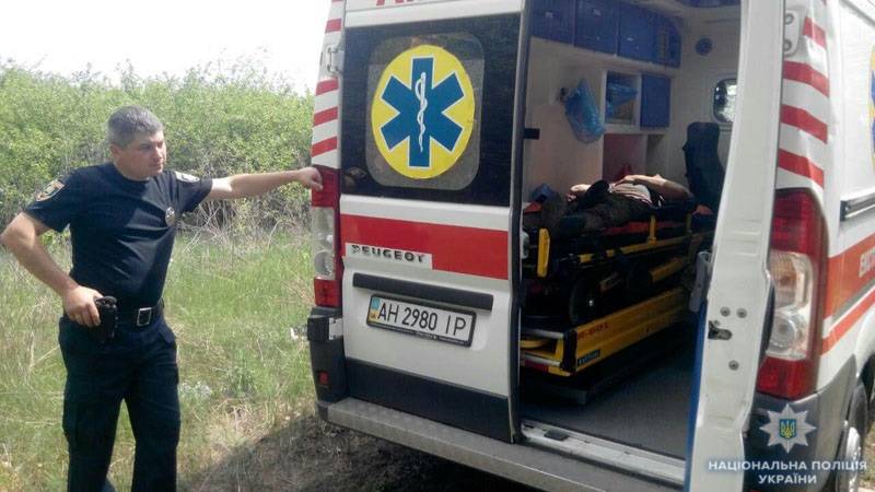 Полицейские в Дружковке (Донецкая обл.) спасли жизнь водителю, которого парализовало в дороге.