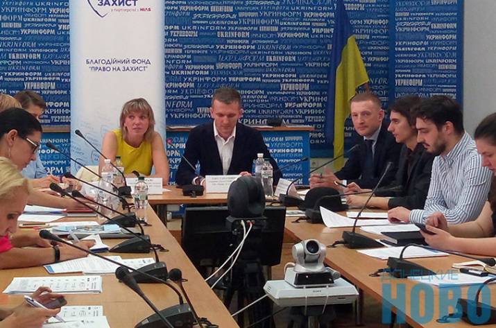 Нет возможности больше затягивать с выплатами пенсий хотя бы потому, что не все пенсионеры-переселенцы смогут элементарно дожить до получения положительного вердикта по своим искам. 