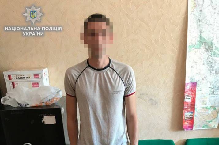 Оперативники Северодонецкого отдела полиции задержали 34-летнего ранее судимого местного жителя, который подозревается в грабеже.