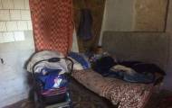 В Краматорске полицейские обнаружили двоих детей, находящихся в доме посторонней женщины и в ужасных условиях. 