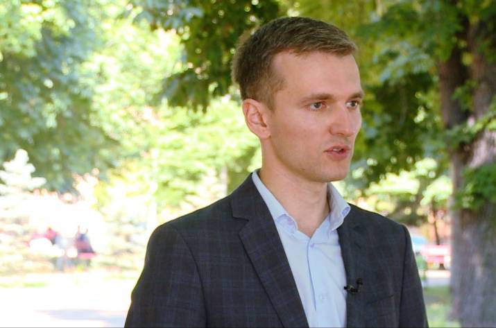 Правозащитник: появляются более жесткие требования к переселенцам и ограничение их прав