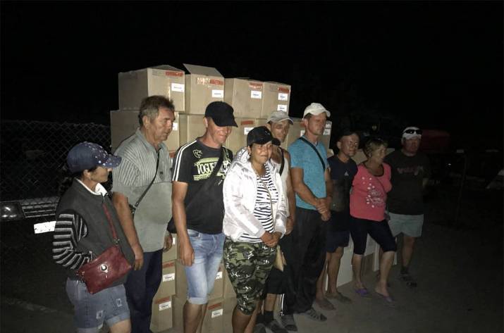 Сотрудники Государственной фискальной службы Украины из состава Объединенных сил во время дежурства на КПВВ 