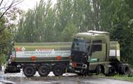 ДТП в Горловке: водитель бензовоза снес столбы и деревья (фото)