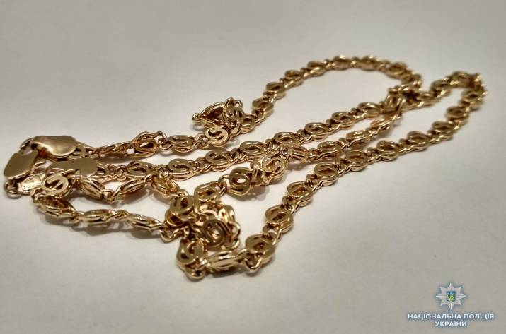 Задержан грабитель, который срывал украшения с женщин в Рубежном (видео)