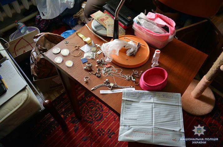 В Волновахе сотрудники уголовного розыска задержали банду серийных воров, совершивших 11 краж. Об этом сообщает Волновахский отдел полиции Донецкой области.