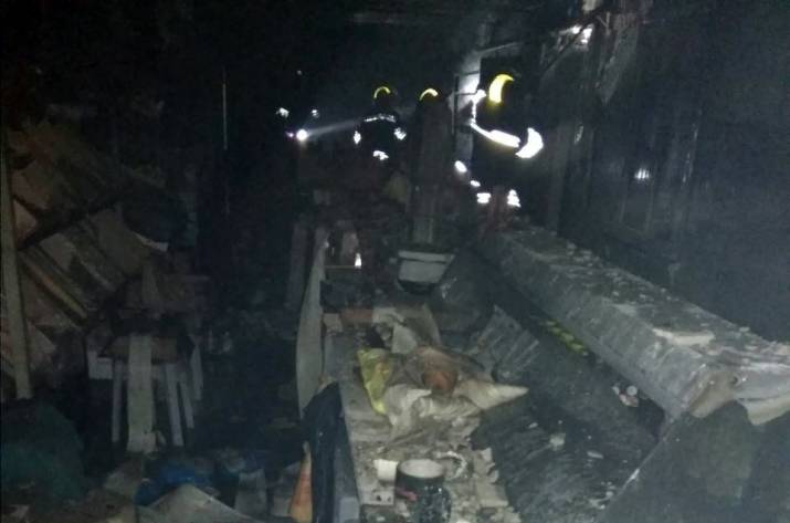 В Луганской области горел магазин