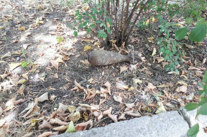 В Краматорске ребёнок нашел во дворе снаряд