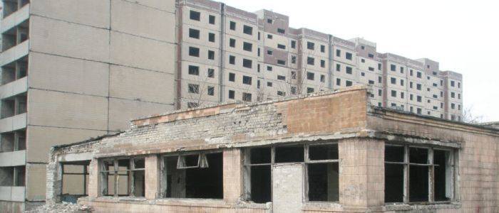 В оккупированной Макеевке 12-летний мальчик упал с недостроенного здания и разбился.