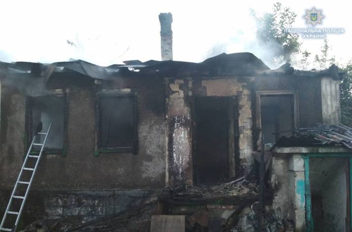 32-летний ранее судимый житель Попаснянского района подозревается в совершении двойного убийства и поджоге дома.