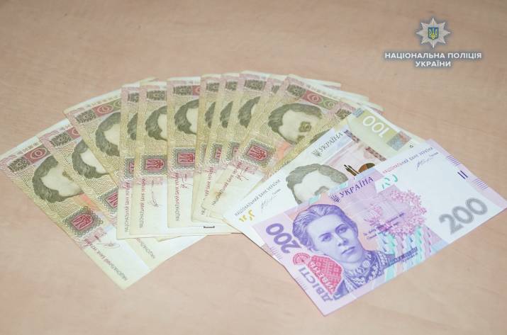 Полицейские Лисичанского отдела задержали 38-летнего местного жителя, который подозревается в открытом завладении имущества.