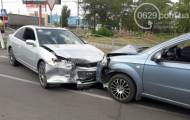 В Мариуполе женщина на автомобиле «Honda» въехала в стоящий «Chevrolet».
