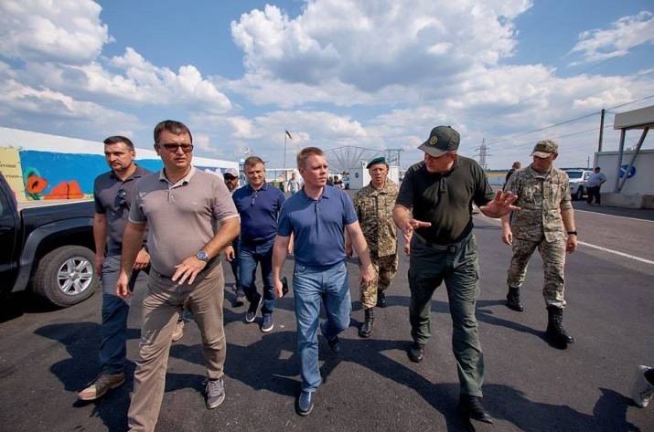 Глава Донецкой областной военно-гражданской администрации Александр Куць посетил КПВВ «Марьинка» для проверки результатов проведённых ремонтных работ.