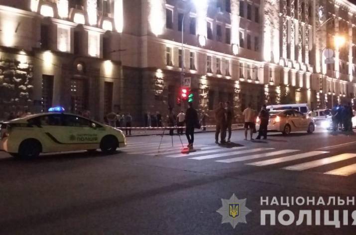 Неизвестный устроил стрельбу в горсовета Харькова, есть жертвы