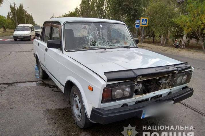 В Мариуполе на пешеходном переходе сбили женщину и ее дочь