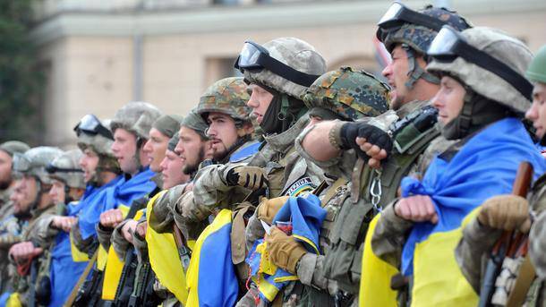 Приветствие «Слава Украине! – Героям Слава!» стало официальным в ВСУ