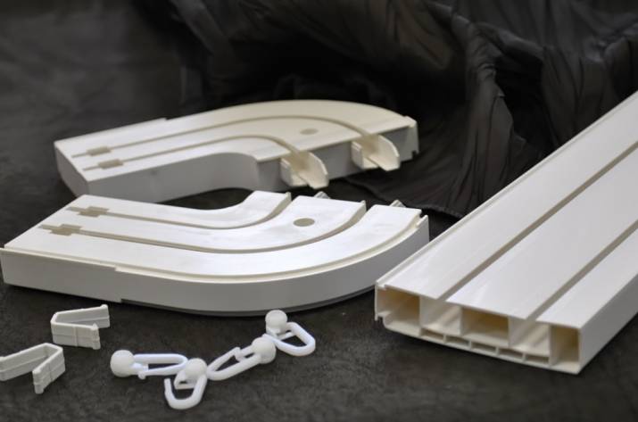 Двойной потолочный карниз