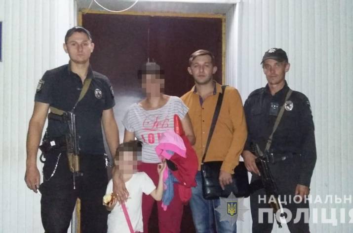 В субботу, 8 сентября, в 20.52 полицейские Кременского отдела получили сообщение 35-летней местной жительницы о том, что ее 5-летняя дочь сбежала в неизвестном направлении.