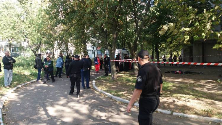 В Мариуполе две девочки прыгнули с крыши, оставив предсмертные записки