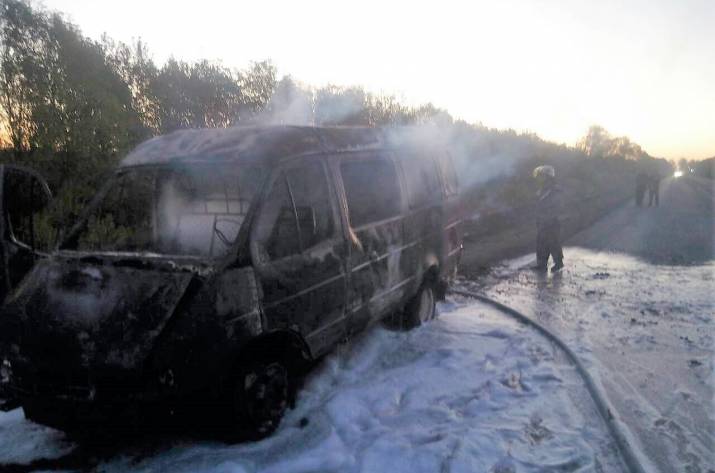 В Славянском районе Донецкой области полностью сгорел грузовой автомобиль. Об этом сообщает областное управление ГСЧС.