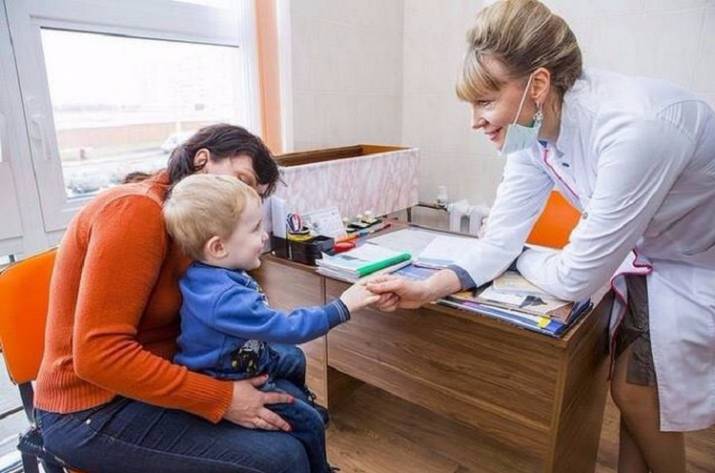 врач