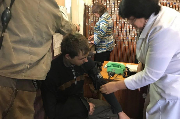 Протест шахтеров в Лисичанске: еще одного горняка подняли на поверхность из-за пневмонии