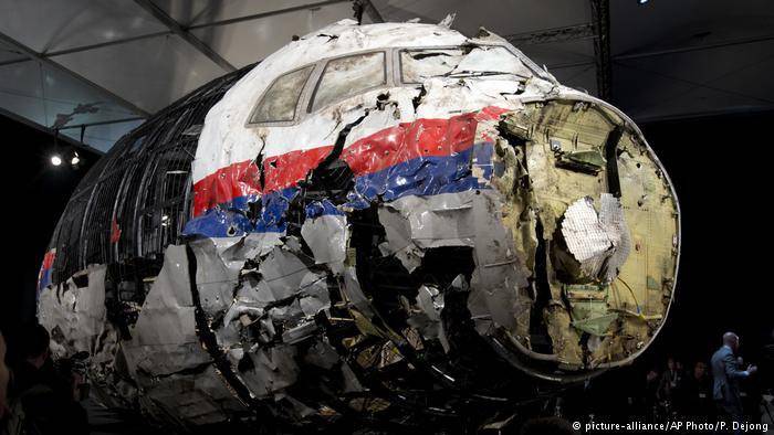 Родственники 30 из 298 жертв сбитого в июле 2014 года малазийского самолёта MH17 обратились к президенту США Дональду Трампу с просьбой повлиять на президента России Владимира Путина для получения пол