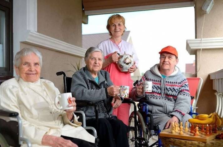 дом престарелых для стариков